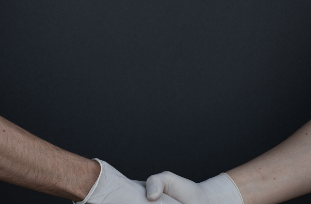 Handen schudden handschoen