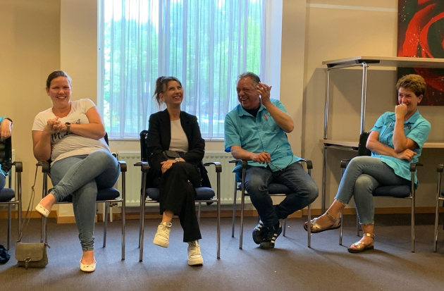 Medewerkers lachen 
