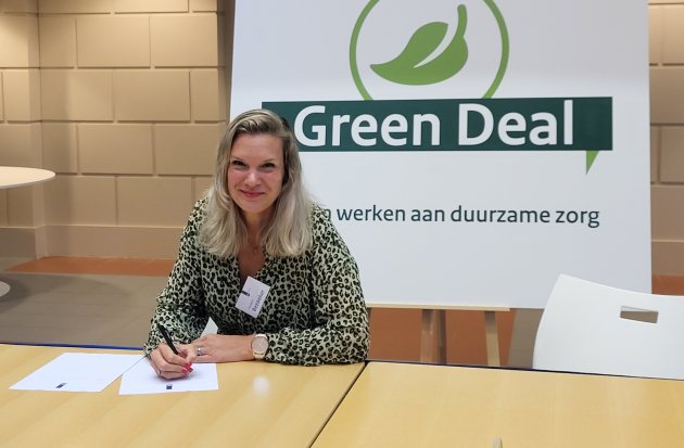 Anneke Westerlaken ondertekent de Green Deal 3.0