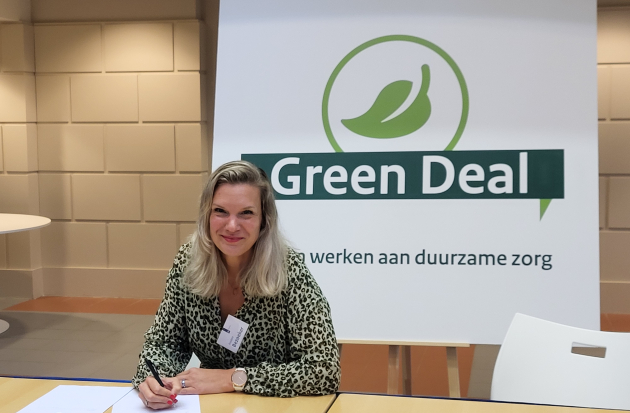 Anneke Westerlaken ondertekent de Green Deal 3.0
