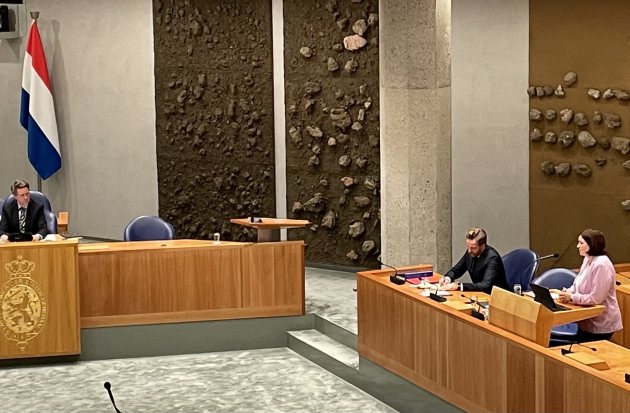 Minister Helder in de Tweede Kamer