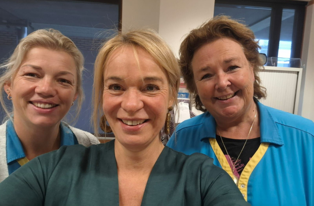 Angelique Schuitemaker (Evean) met zorgprofessionals Mirjam Bouma en Monique Taams.jpg