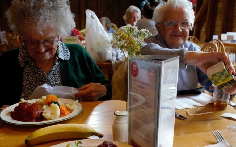 Ouderen eten