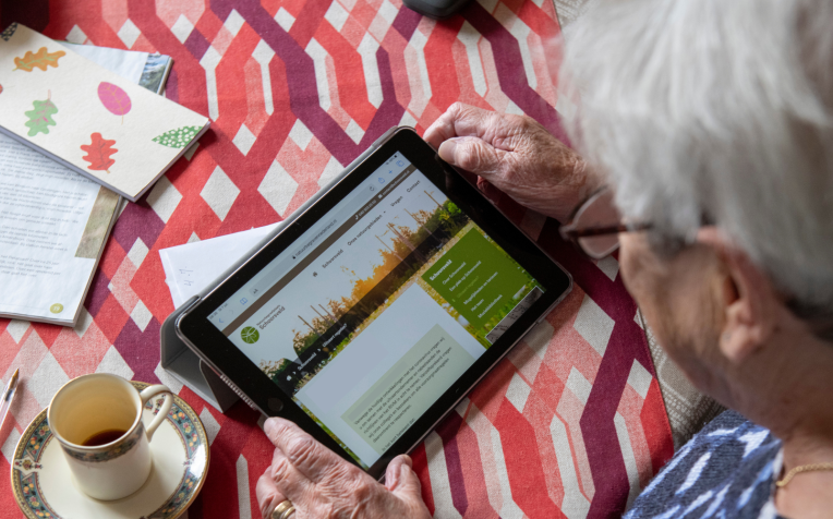 Mevrouw met Ipad