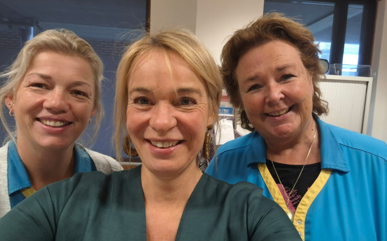 Angelique Schuitemaker (Evean) met zorgprofessionals Mirjam Bouma en Monique Taams.jpg