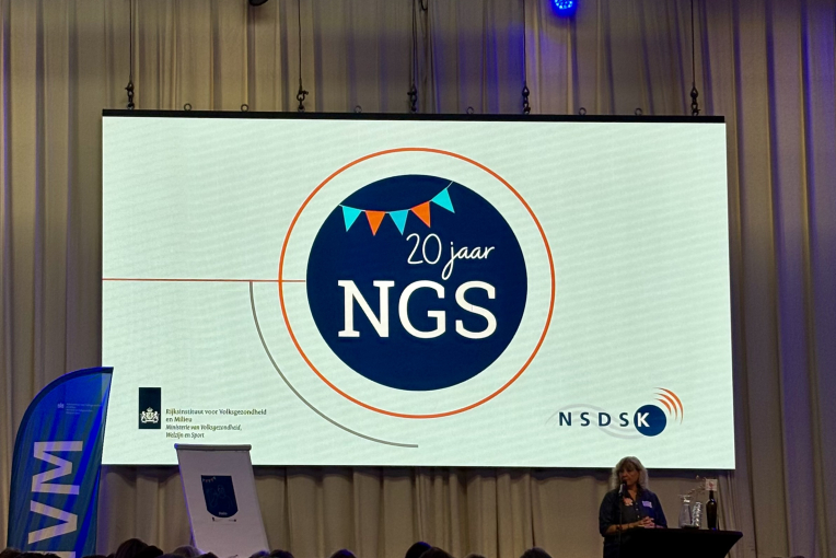 Foto van de powerpoint presentatie tijdens het evenement rondom de neonatale gehoorscreening