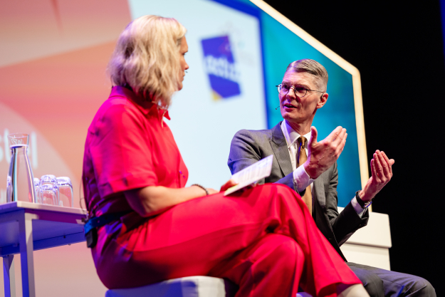 DG Langdurige Zorg Carsten Herstel, in gesprek met Anneke Westerlaken