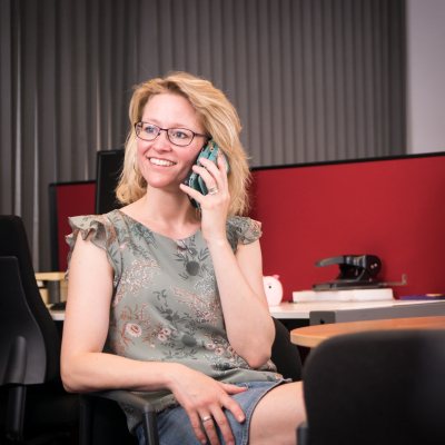 Brenda van Hardeveld - aan telefoon