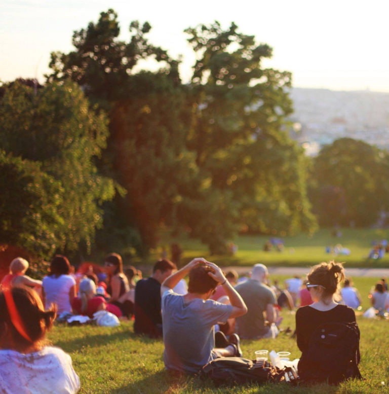 Groep mensen in park 