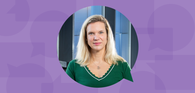 Anneke Westerlaken portret in paars kader