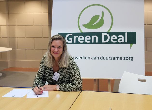 Anneke Westerlaken ondertekent de Green Deal 3.0