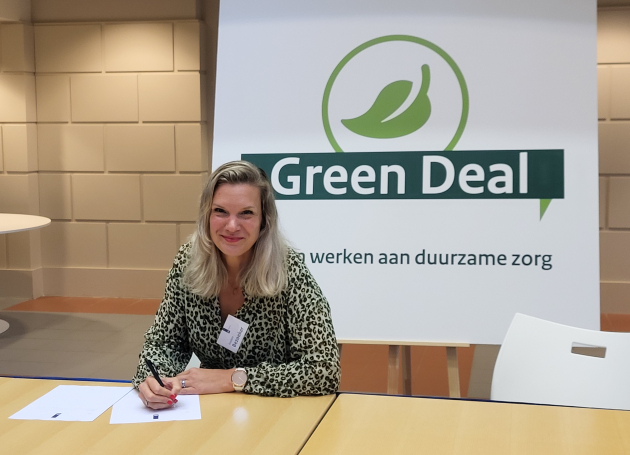 Anneke Westerlaken ondertekent de Green Deal 3.0