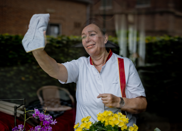 Huishoudelijke hulp ramen lappen 