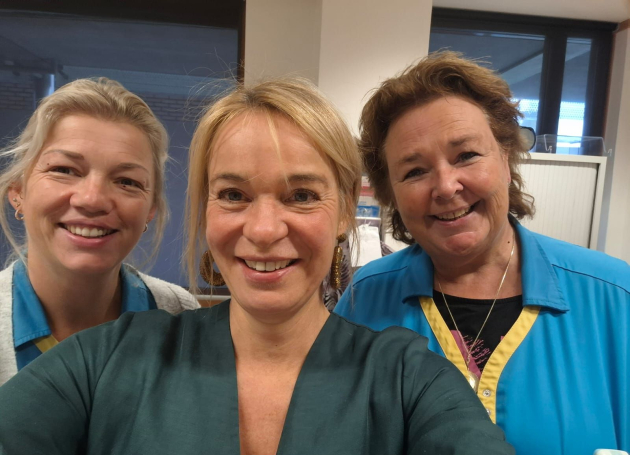 Angelique Schuitemaker (Evean) met zorgprofessionals Mirjam Bouma en Monique Taams.jpg