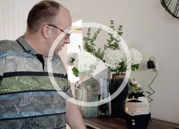 digitaal header play